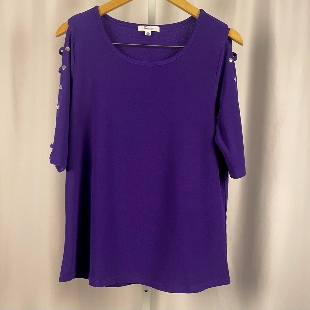 89th + Madison Medium Jewel Tone Stretch Sleeve Cutout 1/2 Sleeve Top Metal